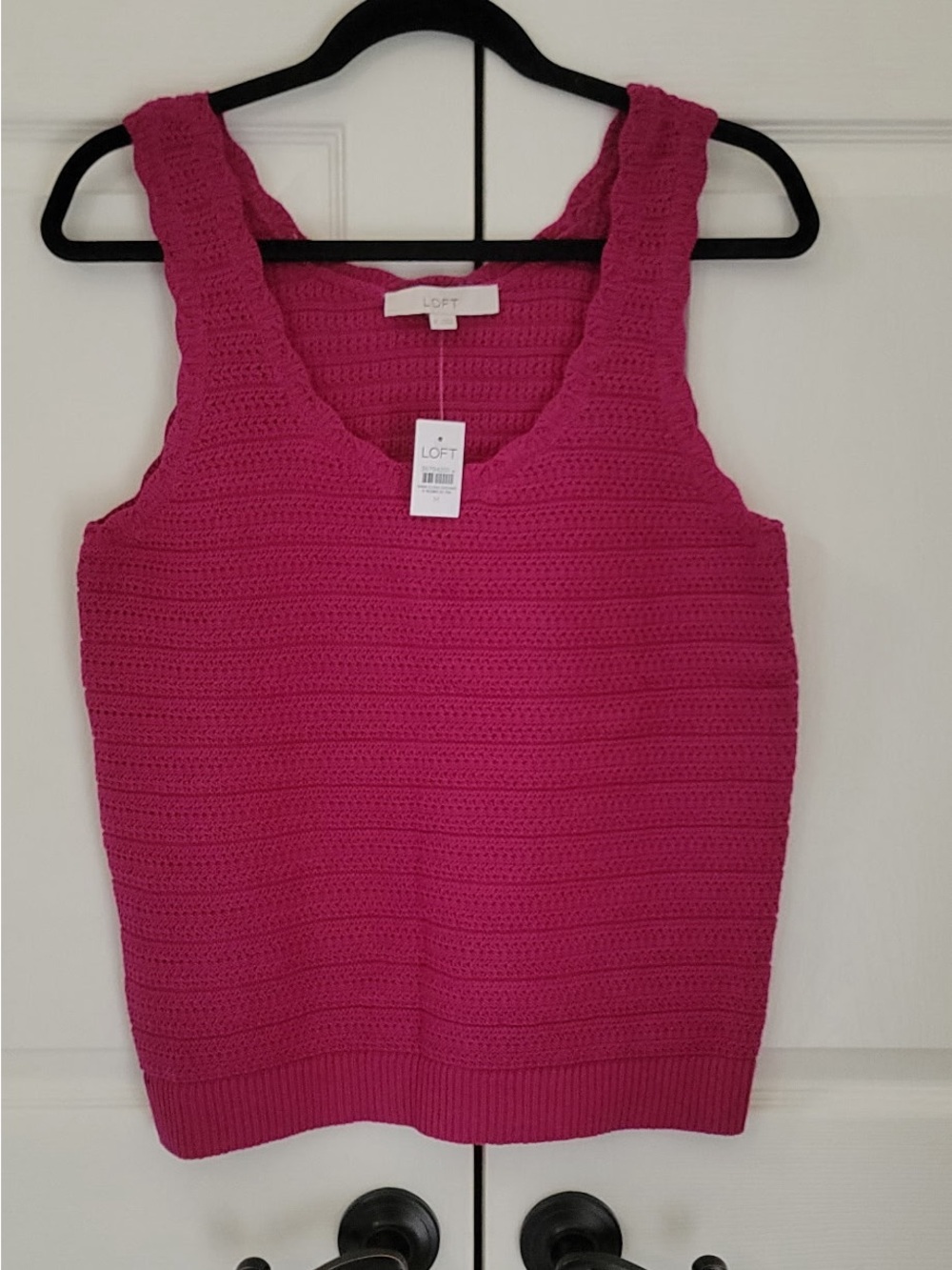 NWT - LOFT Women's Sleeveless Knit Tank sweater — Raspberry Pink
Size: Medium